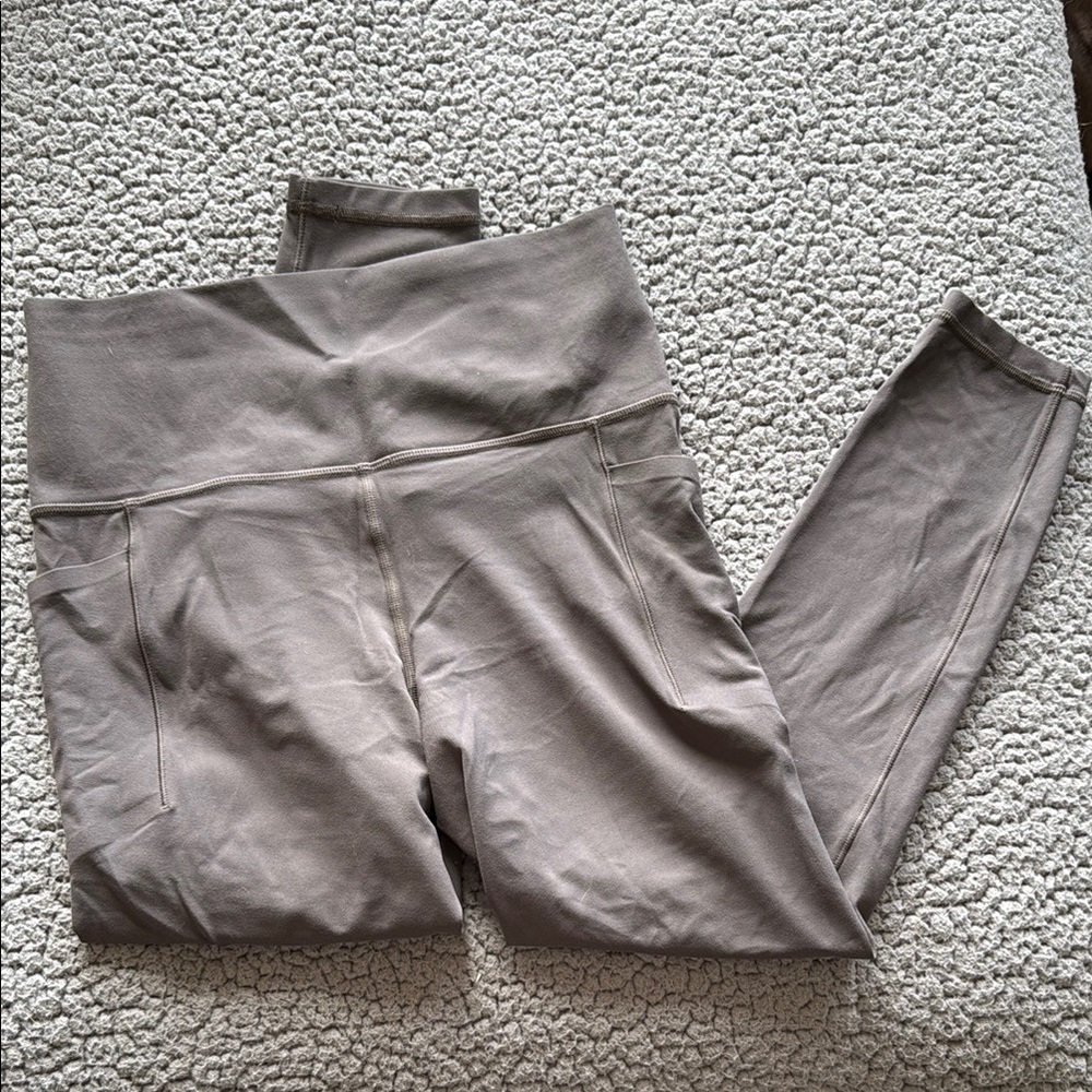 Athleta Grey Salutation Stash 7/8 Tight